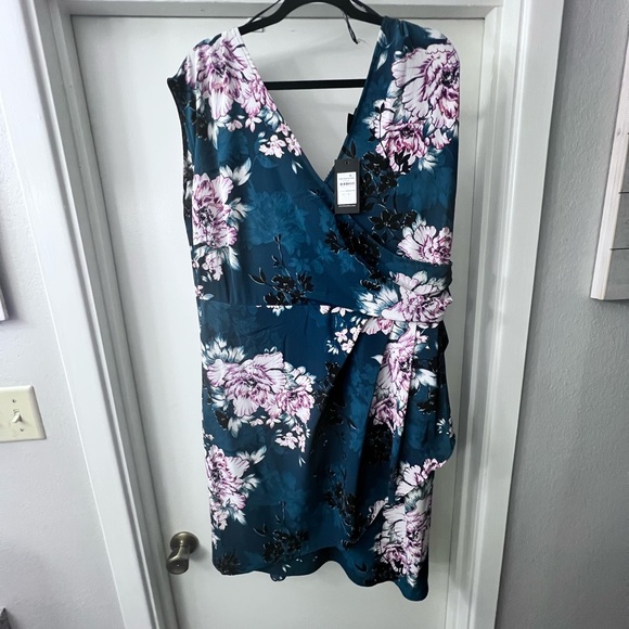 NWT*Blossom Faux Wrap Dress in Jade Blossom-*CITY CHIC* - Picture 2 of 6